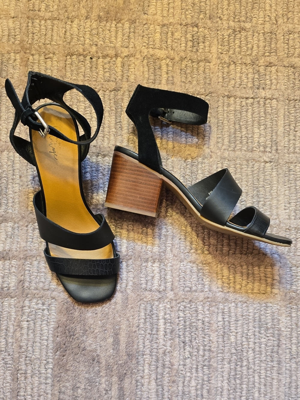 Vintage Crown Black Leather Strappy Block Heel Sandals | 8.5M